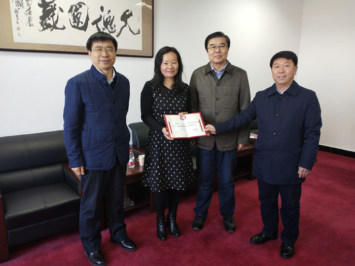1552634511695062500.jpg 棰佸彂灏变笟鎸囧涓撳鑱樹功_鍓湰.jpg